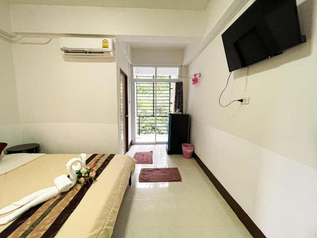 Rueangrat Hotel Ranong Extérieur photo