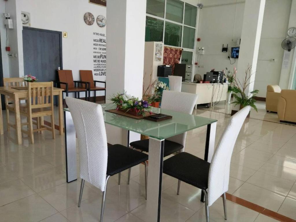 Rueangrat Hotel Ranong Extérieur photo